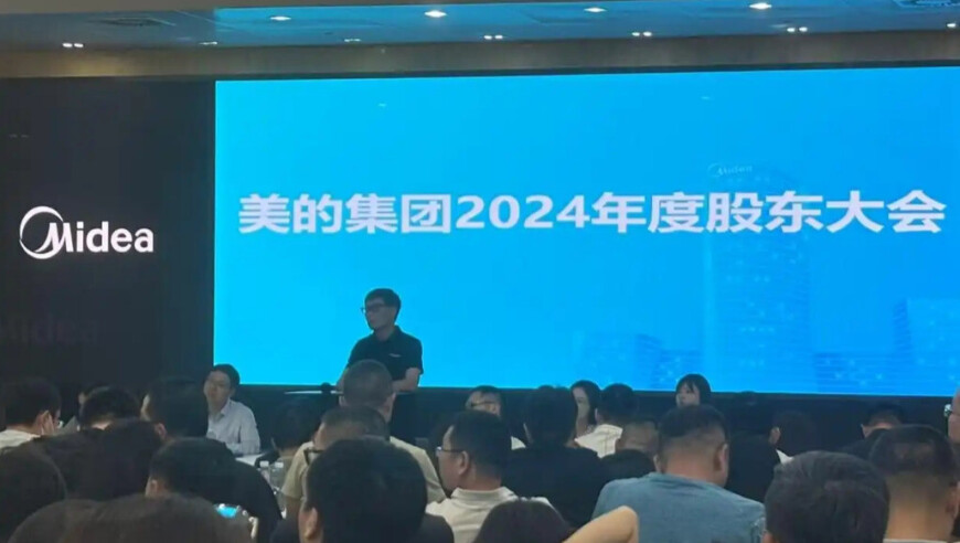 澳门2025正版资料免费公开下载,不能给我的 凭什么给她,重点解答解释落实_社交版V7.60